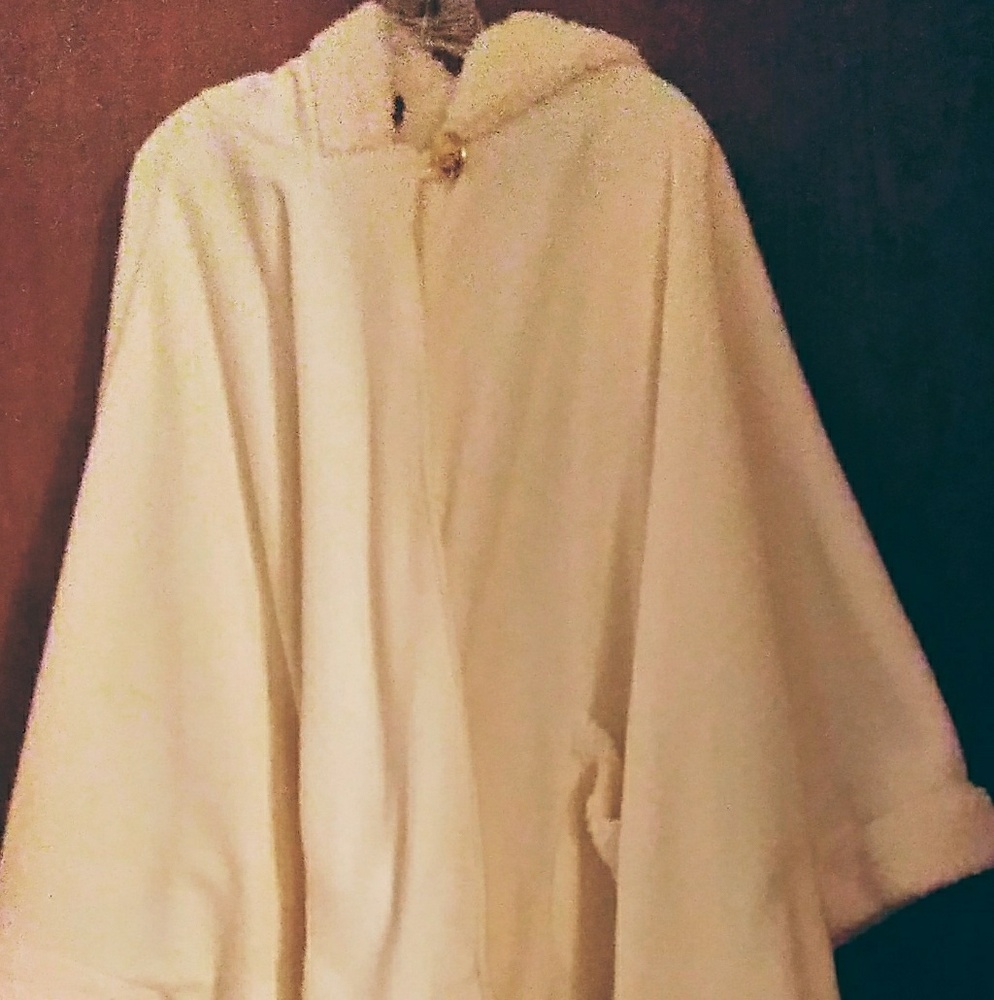 Monroe and Main Off White Winter Cape